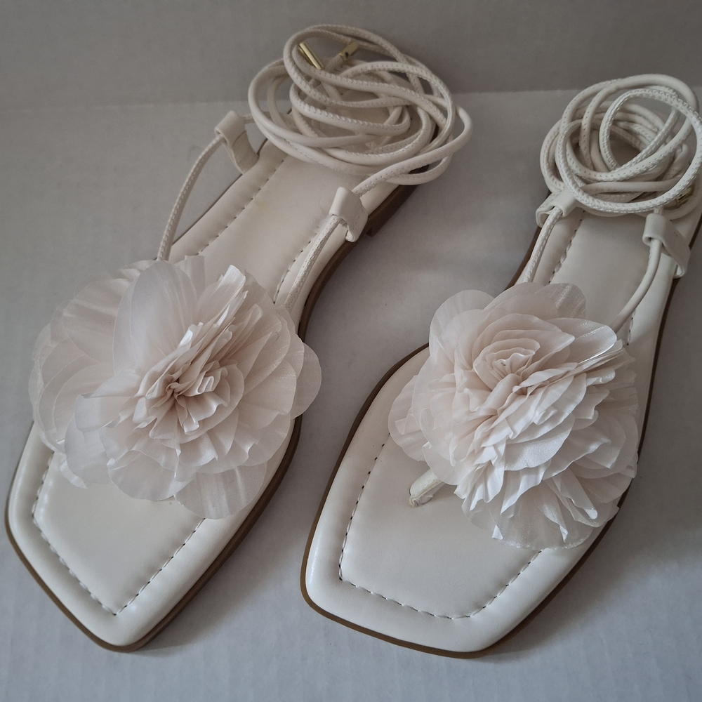 Elegant Cream Sandals with Floral Detail
